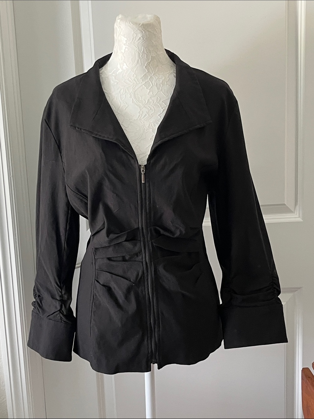 Tribal Black Tailored full Zip-Front Jacket Princess Seam EUC SZ 14